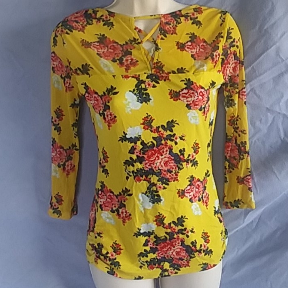 Super cute flowered top